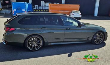wrappsta.de-carwrapping-vollfolierung-bmw_530_G31_Touring-camouflage_green-04.jpg