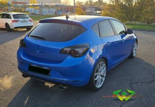 wrappsta.de-carwrapping-vollfolierung-opel_astra_j-blue_diamond-glanz_schwarz-04.jpg