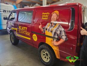 wrappsta.de-carwrapping-vollfolierung-toyota_hiace-gloss_burgundy-beschriftung-01.jpg