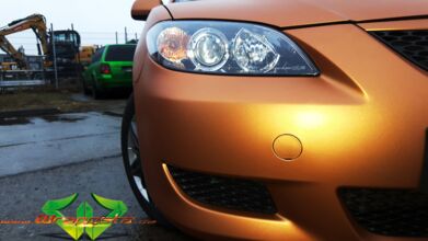 wrappsta.de_carwrapping-vollfolierung_mazda-3-emerald-green_blaze-orange_09.jpg