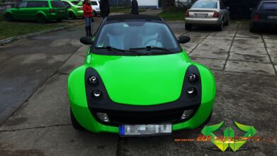 wrappsta.de_carwrapping-vollfolierung_smart-roadster_gruen-glanz_matte-schwarz_02.jpg