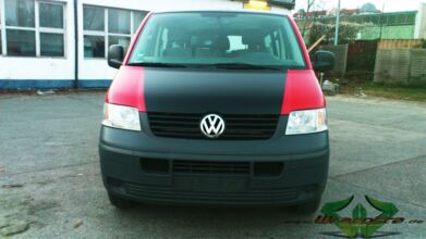 wrappsta.de_carwrapping-autofolierung_VW-T5_blut-rot_glanz-schwarz_10.jpg