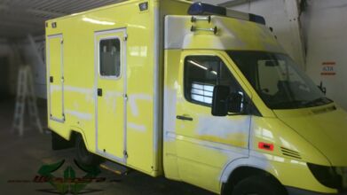 wrappsta.de_carwrapping-autofolierung_krankenwagen_gelb_blau_10.jpg