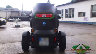 wrappsta.de_carwrapping-autofolierung_renault-twizy_matt-schwarz_gruen-carbon_08.jpg