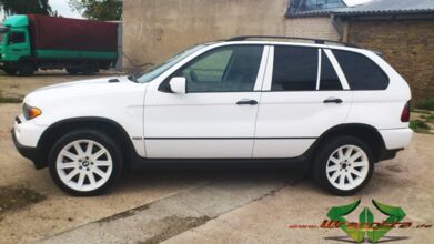 wrappsta.de_carwrapping-vollfolierung_BMW-x5_glanz-weiss_04.jpg