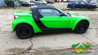 wrappsta.de_carwrapping-vollfolierung_smart-roadster_gruen-glanz_matte-schwarz_09.jpg