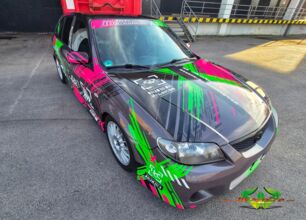 wrappsta.de-carwrapping-vollfolierung-mazda_323_f-digitaldruck-03.jpg