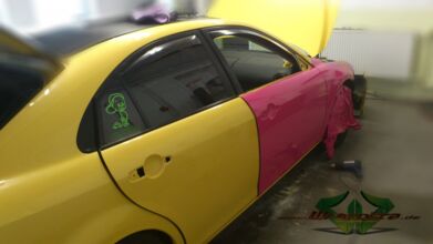 wrappsta.de_carwrapping-autofolierung_Mazda-6_pink_carbon_neongruen_02.jpg