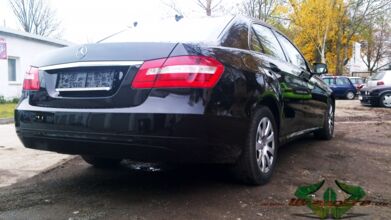 wrappsta.de_carwrapping-autofolierung_Mercedes-e-klasse_glanz-schwarz_07.jpg