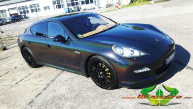 wrappsta.de_carwrapping-vollfolierung_Porsche-Panamera_Gloss-Morpheus-Black_02.jpg