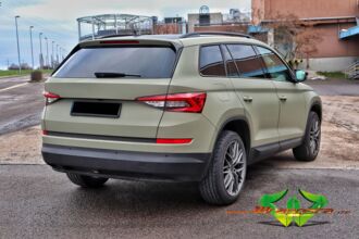 wrappsta.de-carwrapping-vollfolierung-Skoda_Kodiaq-matt_khaki_green-ravenblack_carbon-scheibentoenung-06.jpg