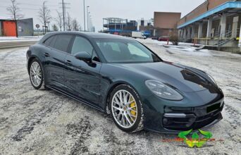 wrappsta.de-carwrapping-vollfolierung-porsche_panamera-gloss_green_black_silk-03.jpg