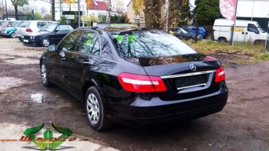 wrappsta.de_carwrapping-autofolierung_Mercedes-e-klasse_glanz-schwarz_04.jpg