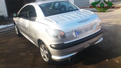 wrappsta.de_carwrapping-autofolierung_Peugeot-206-cc_glanz-weiss_schwarz-carbon_02.jpg