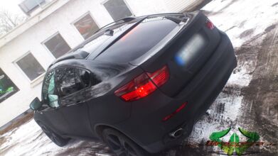 wrappsta.de_carwrapping-autofolierung_bmw-x6_ultra-matt-schwarz_glanz-schwarz-09.jpg