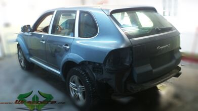 wrappsta.de_carwrapping-autofolierung_porsche-cayenne_glanz-schwarz_08.jpg