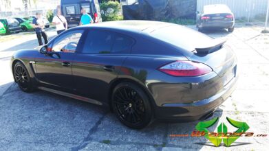 wrappsta.de_carwrapping-vollfolierung_Porsche-Panamera_Gloss-Morpheus-Black_07.jpg