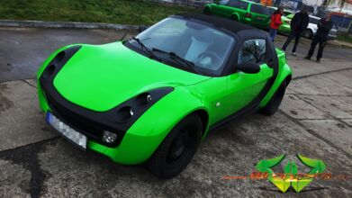 wrappsta.de_carwrapping-vollfolierung_smart-roadster_gruen-glanz_matte-schwarz_04.jpg