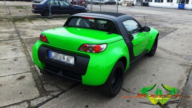 wrappsta.de_carwrapping-vollfolierung_smart-roadster_gruen-glanz_matte-schwarz_08.jpg