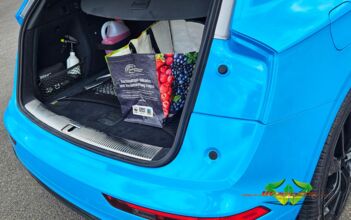 wrappsta.de-carwrapping-vollfolierung-audi_q5-gloss_light_blue-glanz_schwarz-bremssattel-12.jpg