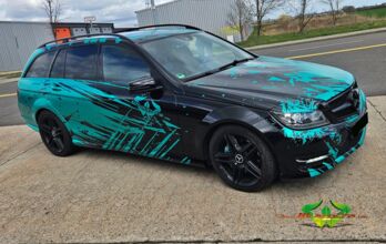wrappsta.de-carwrapping-vollfolierung-mercedes_t_model-ultimate_black_gloss-emerald_green-06.jpg