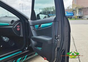 wrappsta.de-carwrapping-vollfolierung-mercedes_t_model-ultimate_black_gloss-emerald_green-15.jpg