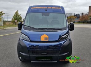 wrappsta.de-carwrapping-vollfolierung-peugeot_e_boxer-gloss_metallic_dark_blue-gloss_bright_orange-werbefolierung-10.jpg