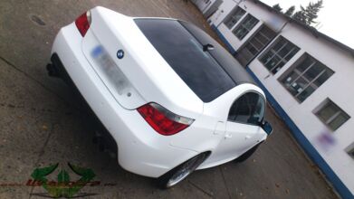wrappsta.de_carwrapping-autofolierung_bmw-530i_matt-weiss_3d-carbon_09.jpg