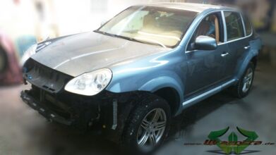 wrappsta.de_carwrapping-autofolierung_porsche-cayenne_glanz-schwarz_07.jpg