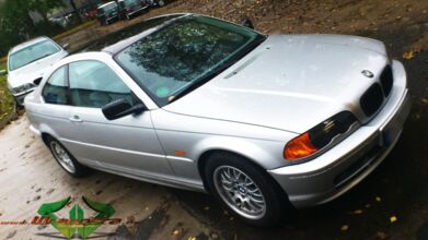wrappsta.de_carwrapping-teilfolierung_Berlin_BMW-E90_glanz-schwarz_02.jpg