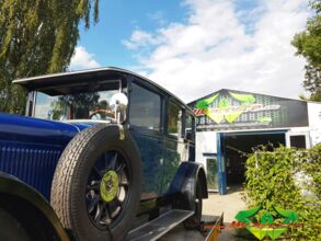 wrappsta.de_carwrapping-vollfolierung_Horch-1920_-Blue-gloss_04.jpg