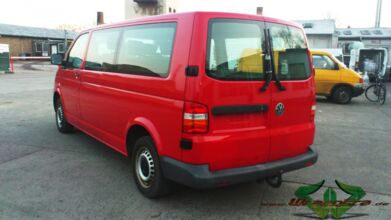 wrappsta.de_carwrapping-autofolierung_VW-T5_blut-rot_glanz-schwarz_07.jpg