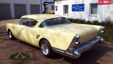 wrappsta.de_carwrapping-autofolierung_buick-roadmaster-1957_glanz-schwarz_02.jpg