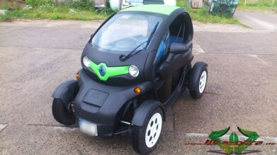wrappsta.de_carwrapping-autofolierung_renault-twizy_matt-schwarz_gruen-carbon_05.jpg
