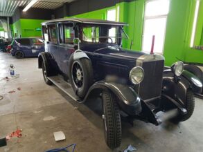 wrappsta.de_carwrapping-vollfolierung_Horch-1920_-Blue-gloss_11.jpg