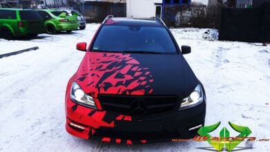 wrappsta.de_carwrapping-vollfolierung_Mercedes-c-klasse-frozen-red-chrome_03.jpg