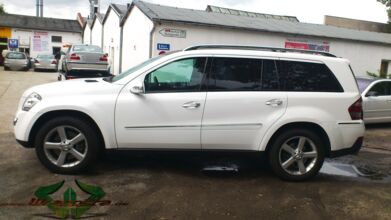 wrappsta.de_carwrapping-vollfolierung_Mercedes-gl_glanz-weiss_3d-carbon_04.jpg
