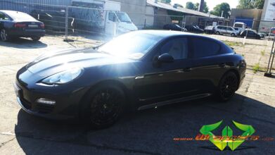 wrappsta.de_carwrapping-vollfolierung_Porsche-Panamera_Gloss-Morpheus-Black_06.jpg