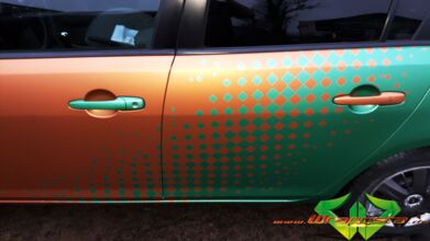 wrappsta.de_carwrapping-vollfolierung_mazda-3-emerald-green_blaze-orange_13.jpg
