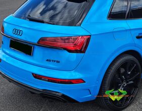 wrappsta.de-carwrapping-vollfolierung-audi_q5-gloss_light_blue-glanz_schwarz-bremssattel-09.jpg