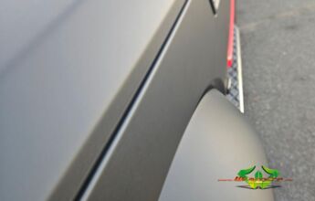 wrappsta.de-carwrapping-vollfolierung-dodge_nitro-matt_black-satin_red-12.jpg