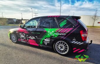 wrappsta.de-carwrapping-vollfolierung-mazda_323_f-digitaldruck-04.jpg