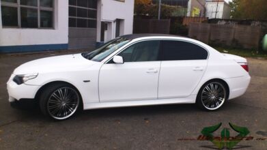 wrappsta.de_carwrapping-autofolierung_bmw-530i_matt-weiss_3d-carbon_06.jpg