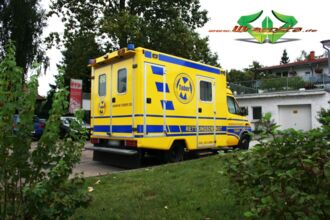 wrappsta.de_carwrapping-autofolierung_krankenwagen_gelb_blau_06.jpg