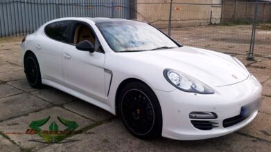 wrappsta.de_carwrapping-autofolierung_porsche-panamera_glanz-schwarz_07.jpg