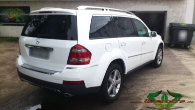 wrappsta.de_carwrapping-vollfolierung_Mercedes-gl_glanz-weiss_3d-carbon_07.jpg